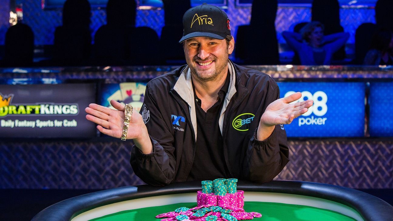 Điểm qua 10 gương mặt đáng xem nhất tại giải poker Big One for One Drop 2023 2 Phil Hellmuth